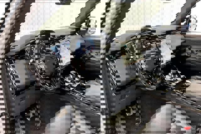 Used 2024 Land Rover Range Rover Sport Dynamic SE image 17