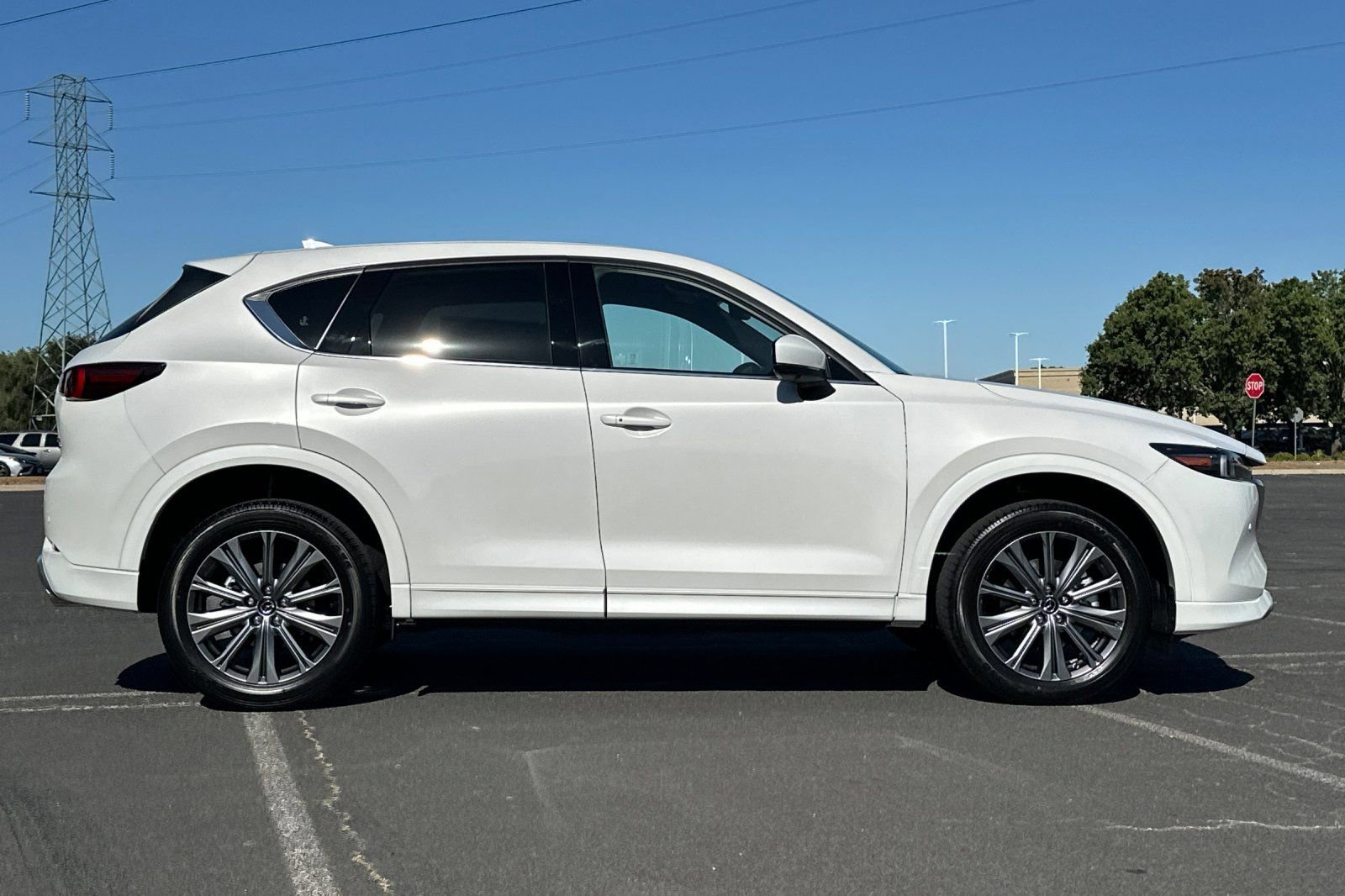 New 2025 MAZDA CX-5 Signature image 4