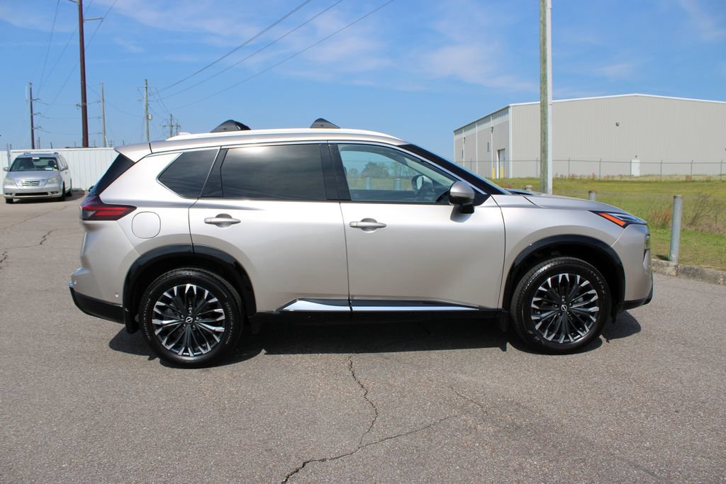 Used 2025 Nissan Rogue Platinum AWD/4WD image 18
