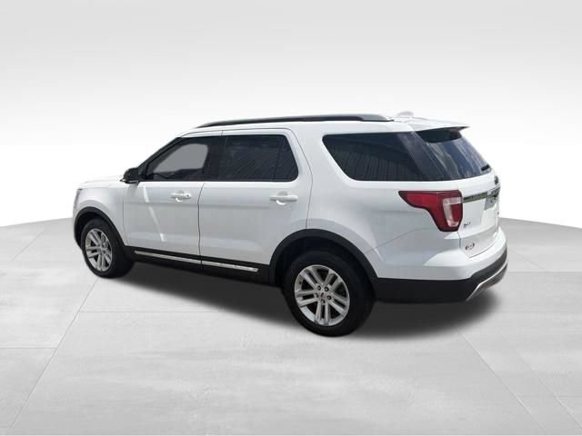 Used 2017 Ford Explorer XLT FWD image 4