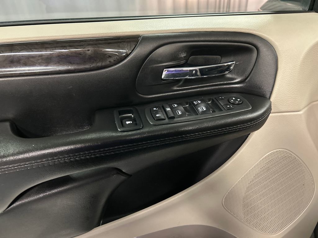 Used 2018 Dodge Grand Caravan SE image 13