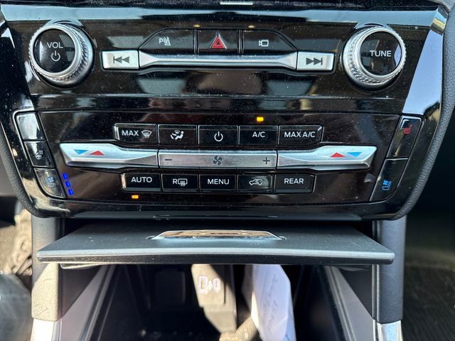 Used 2022 Ford Explorer Limited w/ Limited Technology Package AWD/4WD image 30