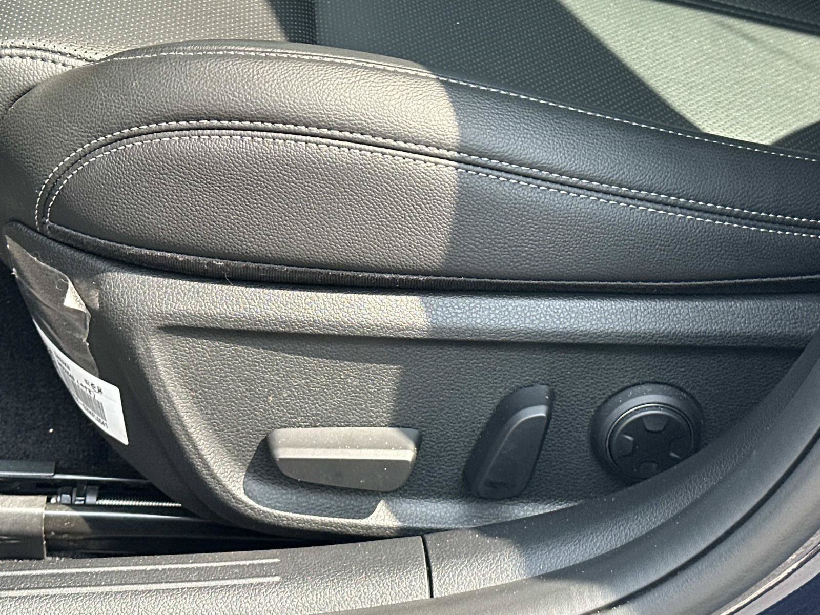 Used 2026 Genesis G70 2.5T RWD image 30