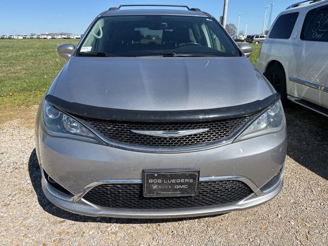Used 2017 Chrysler Pacifica Touring-L image 10