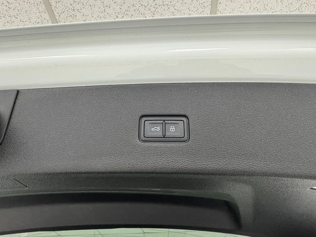 Used 2022 Audi Q8 Premium Plus image 32