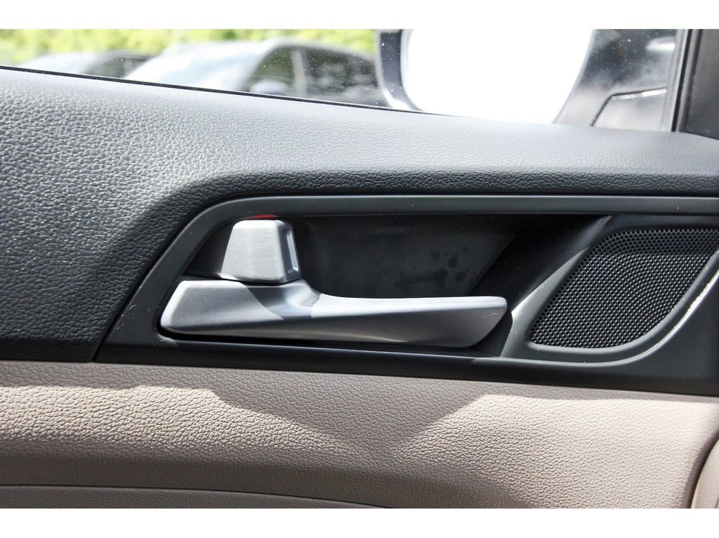 Used 2016 Hyundai Tucson Limited w/ Option Group 03 FWD image 20