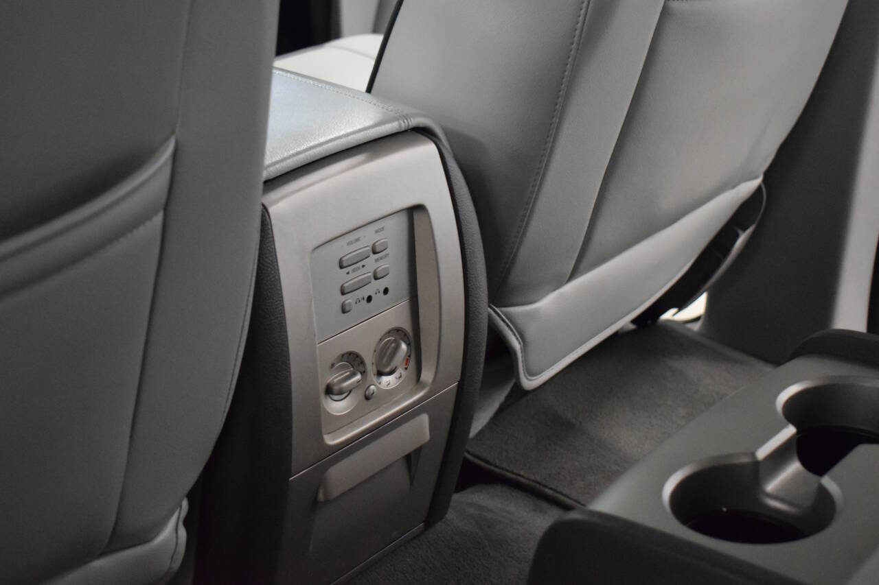 Used 2006 Lincoln Navigator Luxury image 34