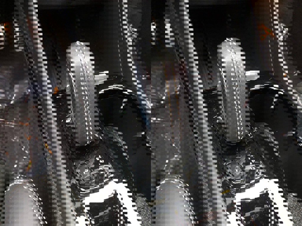 Used 2022 Volvo XC40 T5 R-Design w/ Advanced Package image 26