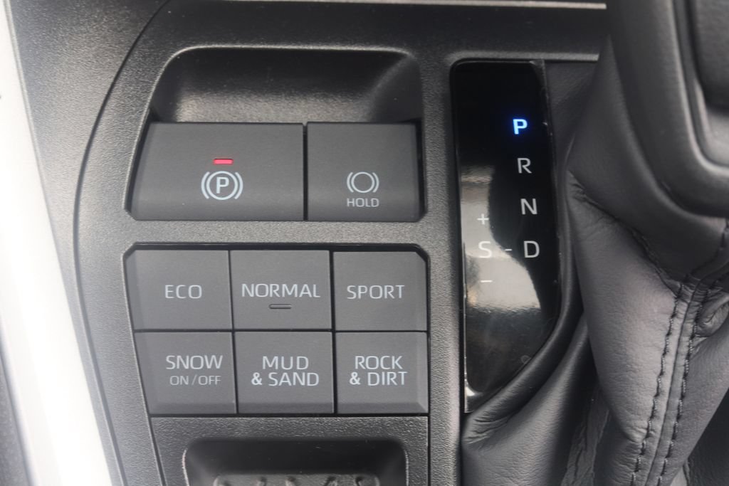 Used 2025 Toyota RAV4 XLE AWD/4WD image 24