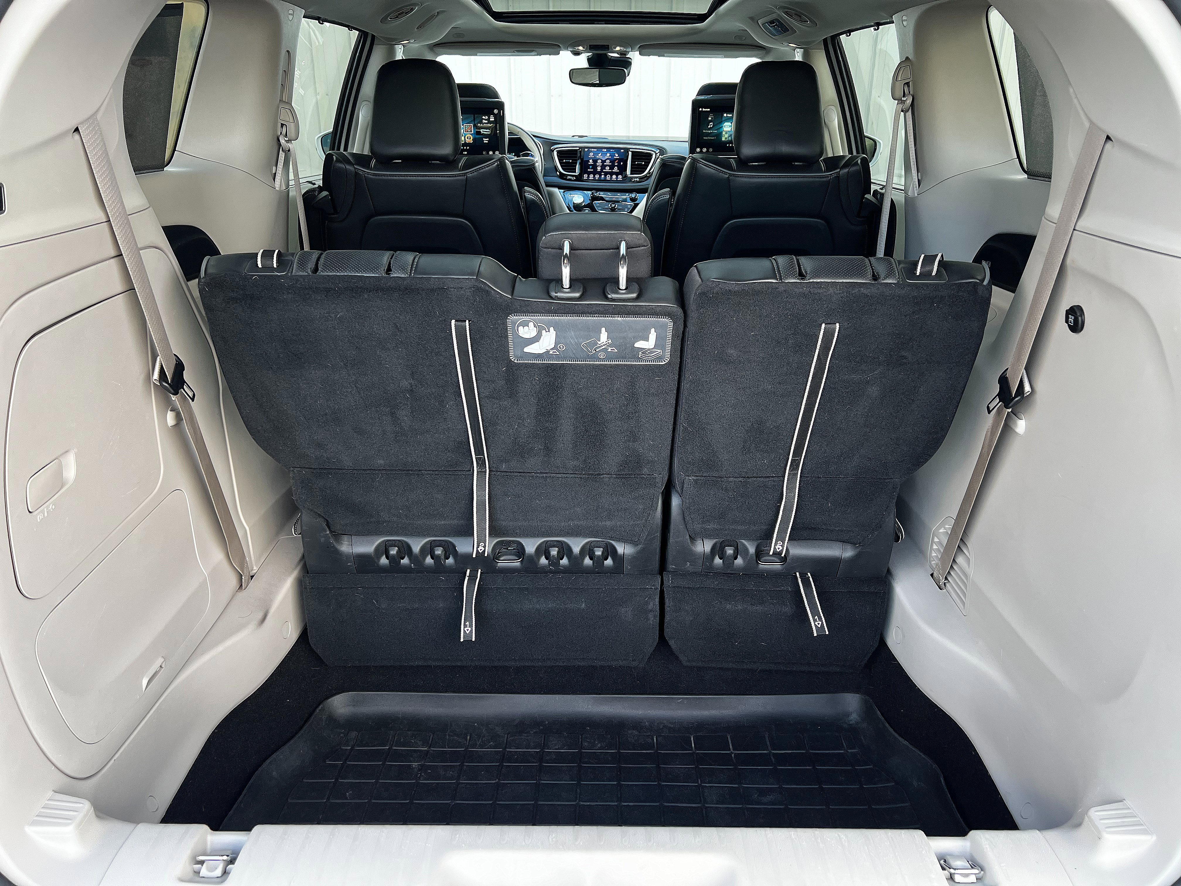 Used 2020 Chrysler Pacifica Limited w/ Advanced Safetytec Group image 27