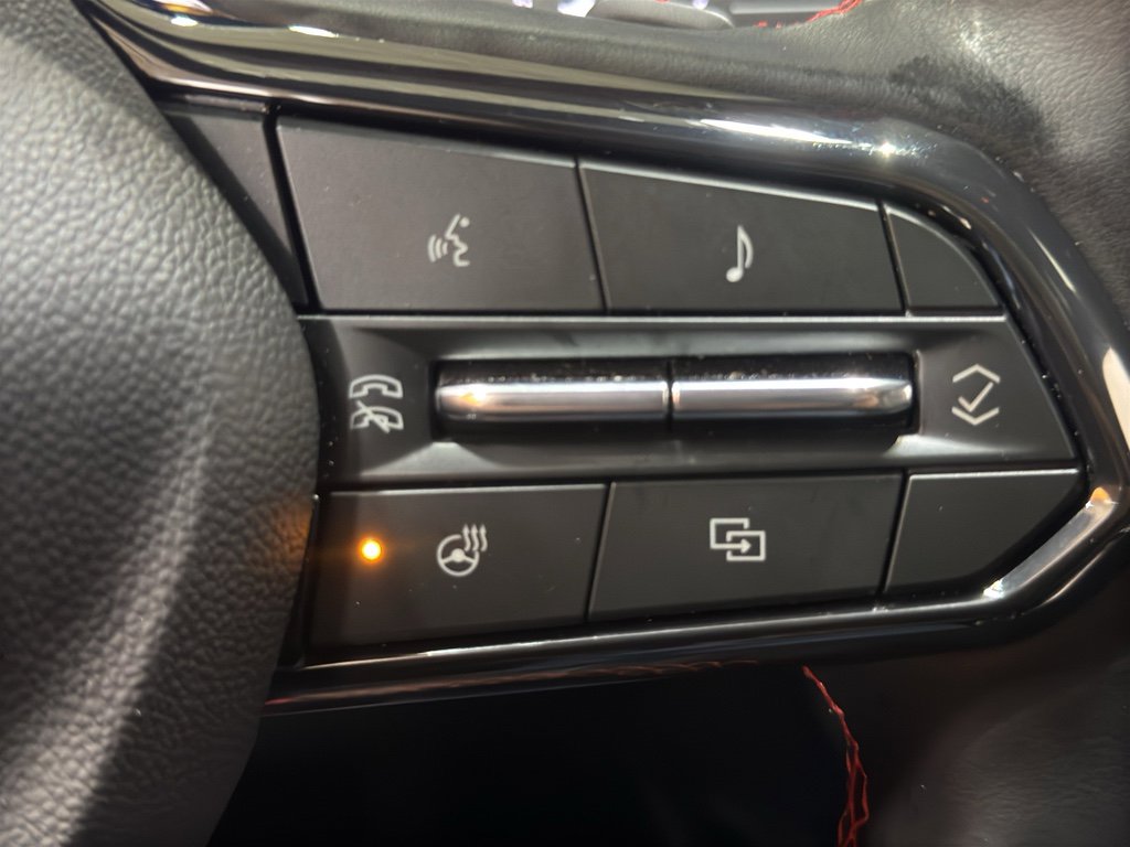 Used 2025 Chevrolet Traverse RS image 27