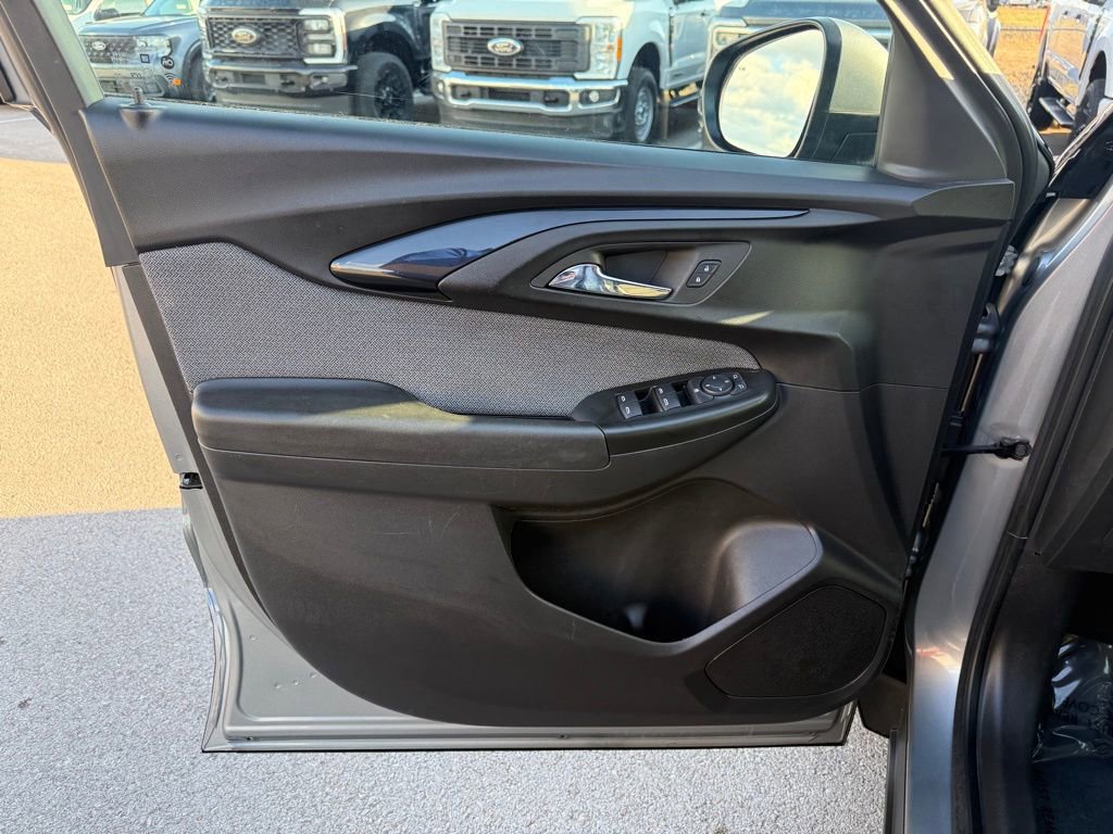 Used 2023 Chevrolet TrailBlazer LT w/ Convenience Package image 7