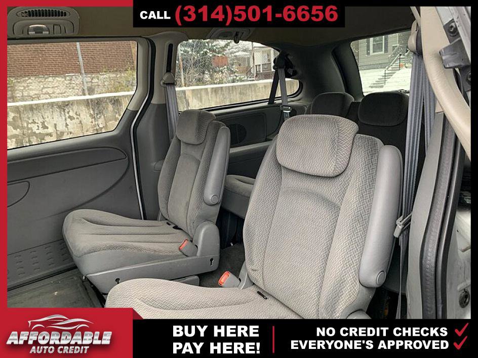 Used 2005 Chrysler Town & Country Touring image 11