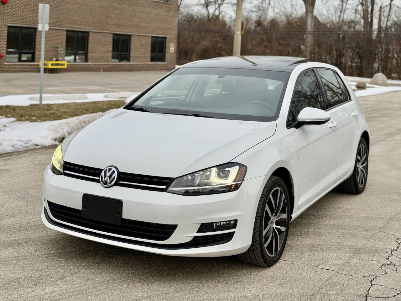 Used 2015 Volkswagen Golf SE image 3