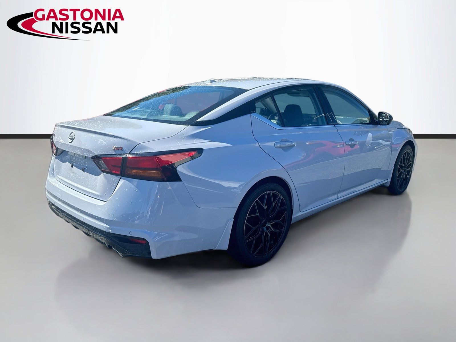 Used 2024 Nissan Altima 2.5 SR w/ SR Premium Package FWD image 9