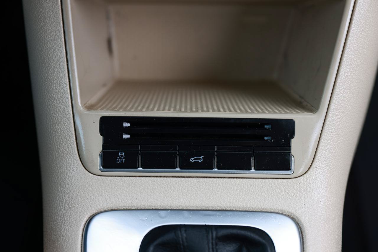 Used 2011 Volkswagen Tiguan SE FWD image 38
