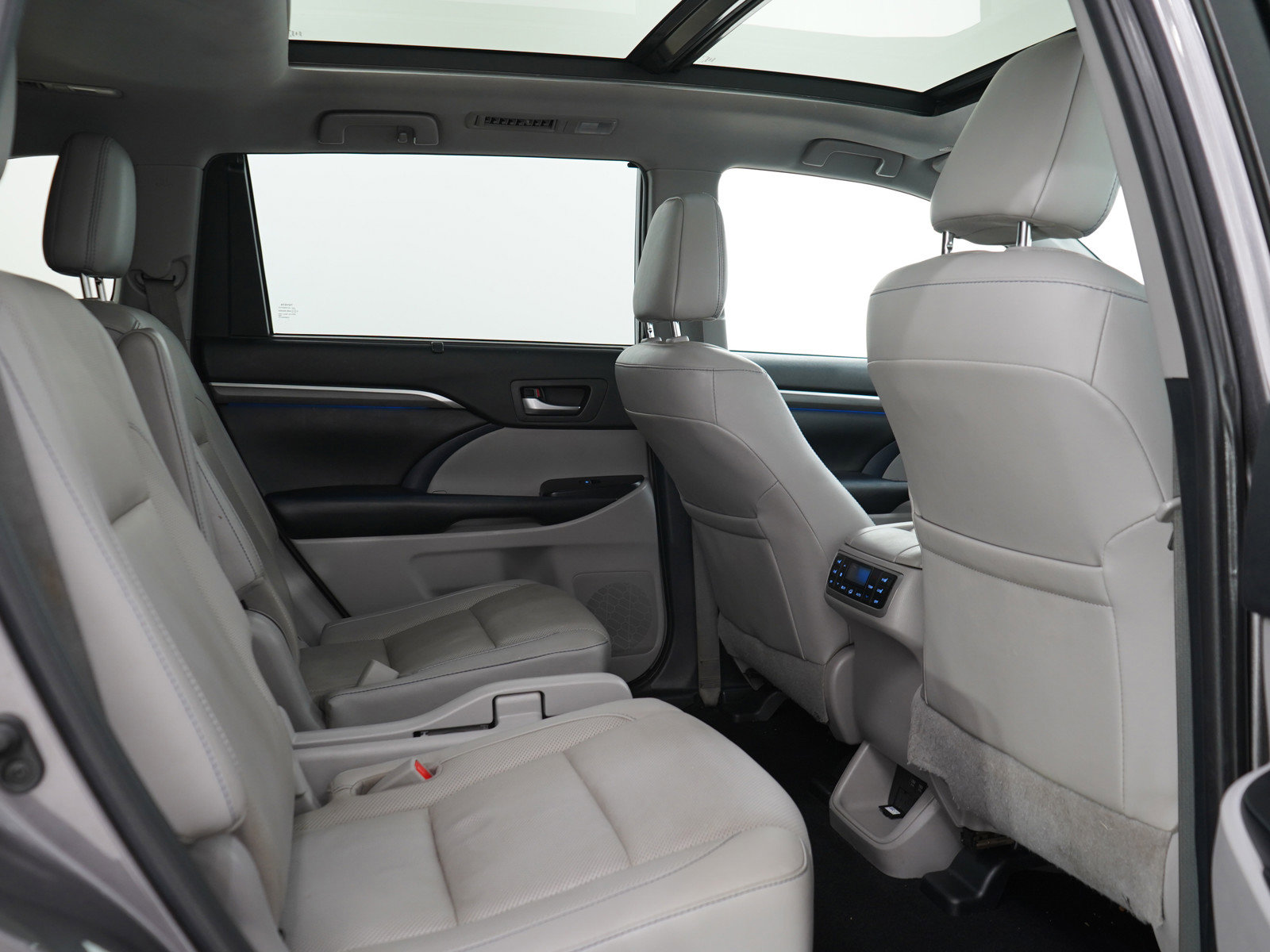 Used 2019 Toyota Highlander Limited Platinum AWD/4WD image 14