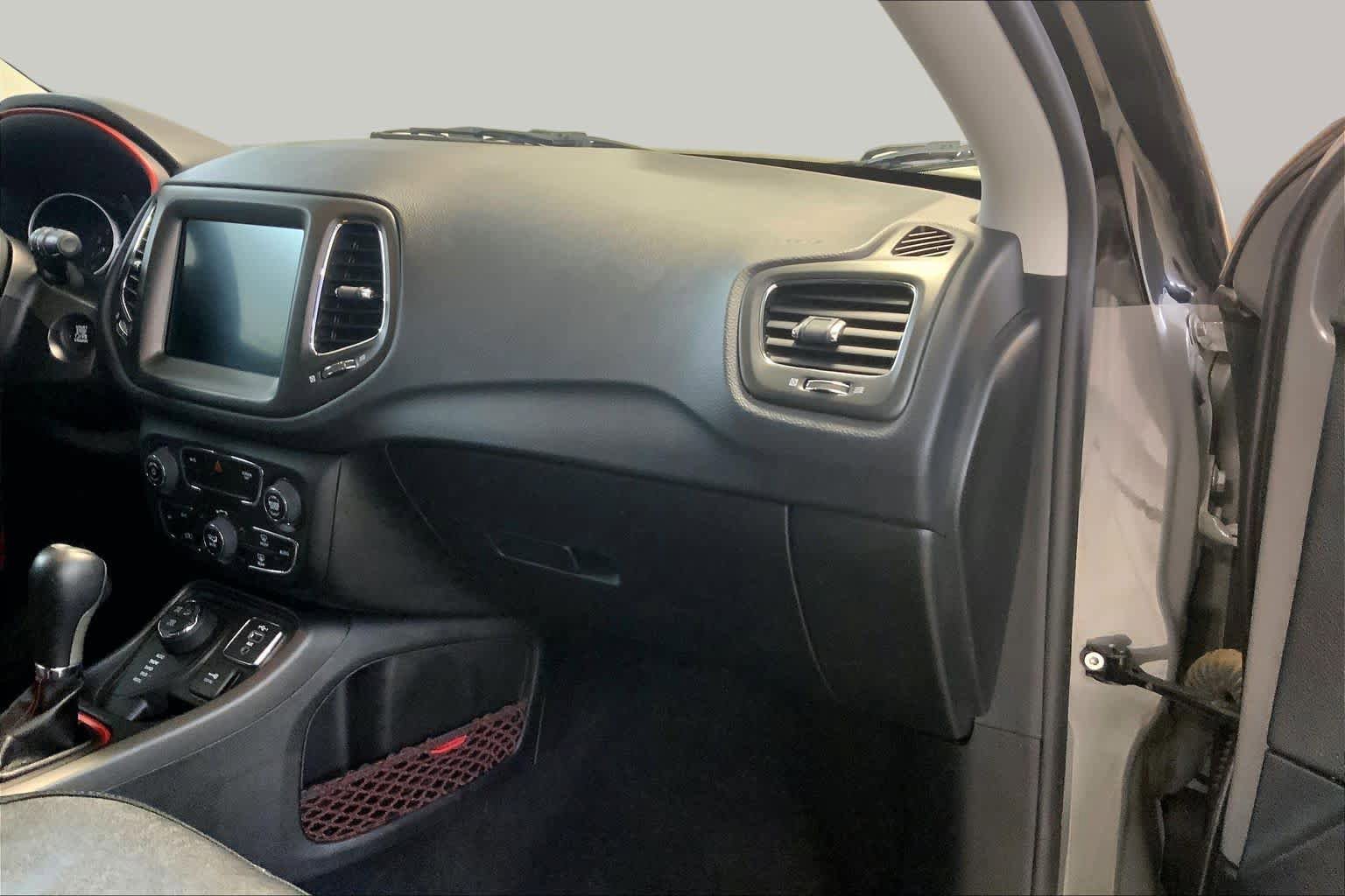 Used 2019 Jeep Compass Trailhawk AWD/4WD image 17