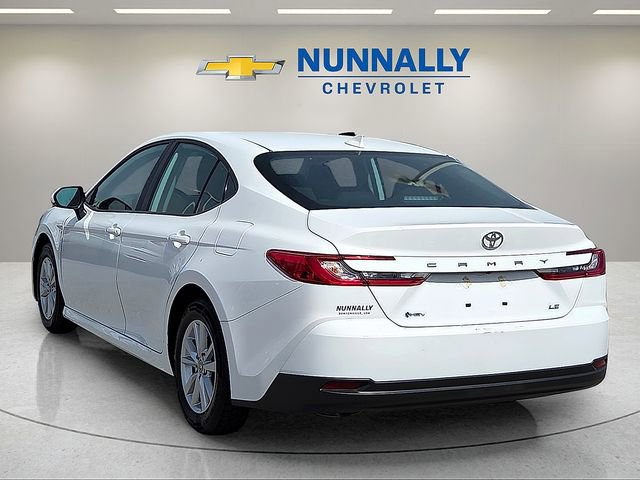 Used 2025 Toyota Camry LE image 3
