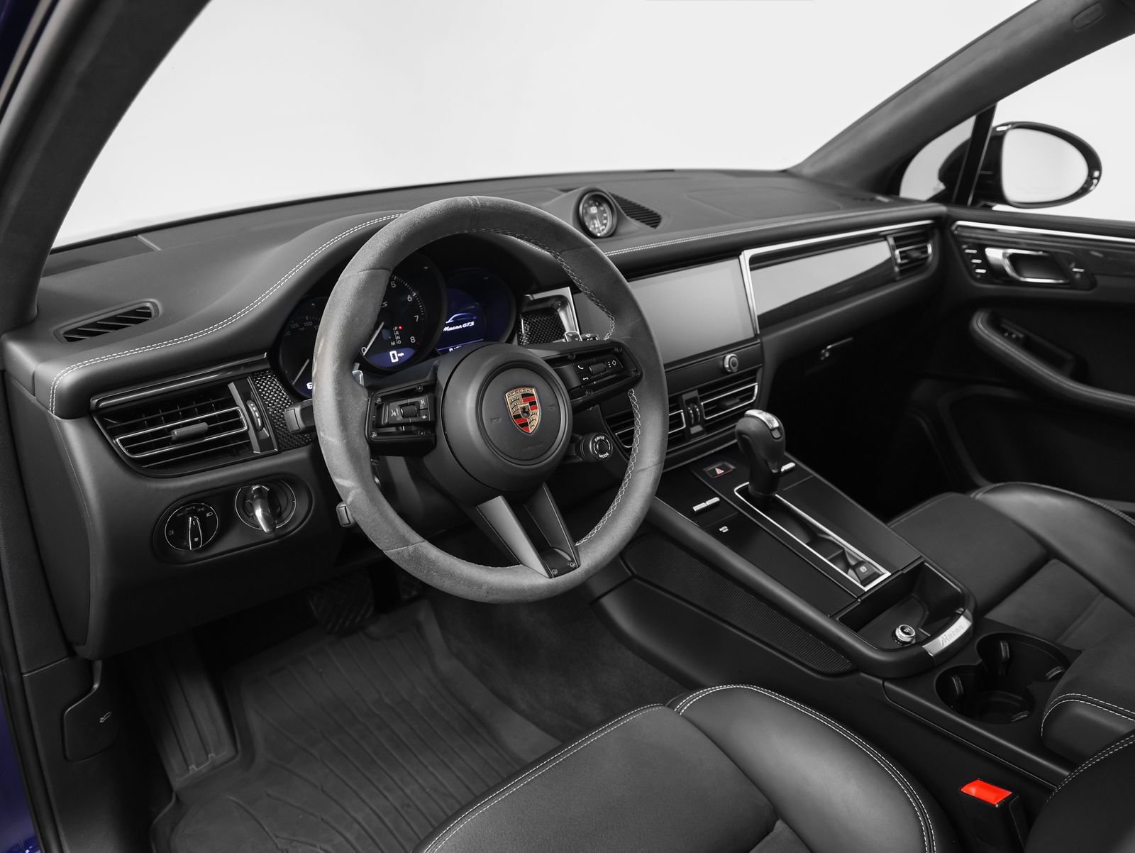 Certified 2024 Porsche Macan GTS w/ GTS Sport Package AWD/4WD image 4
