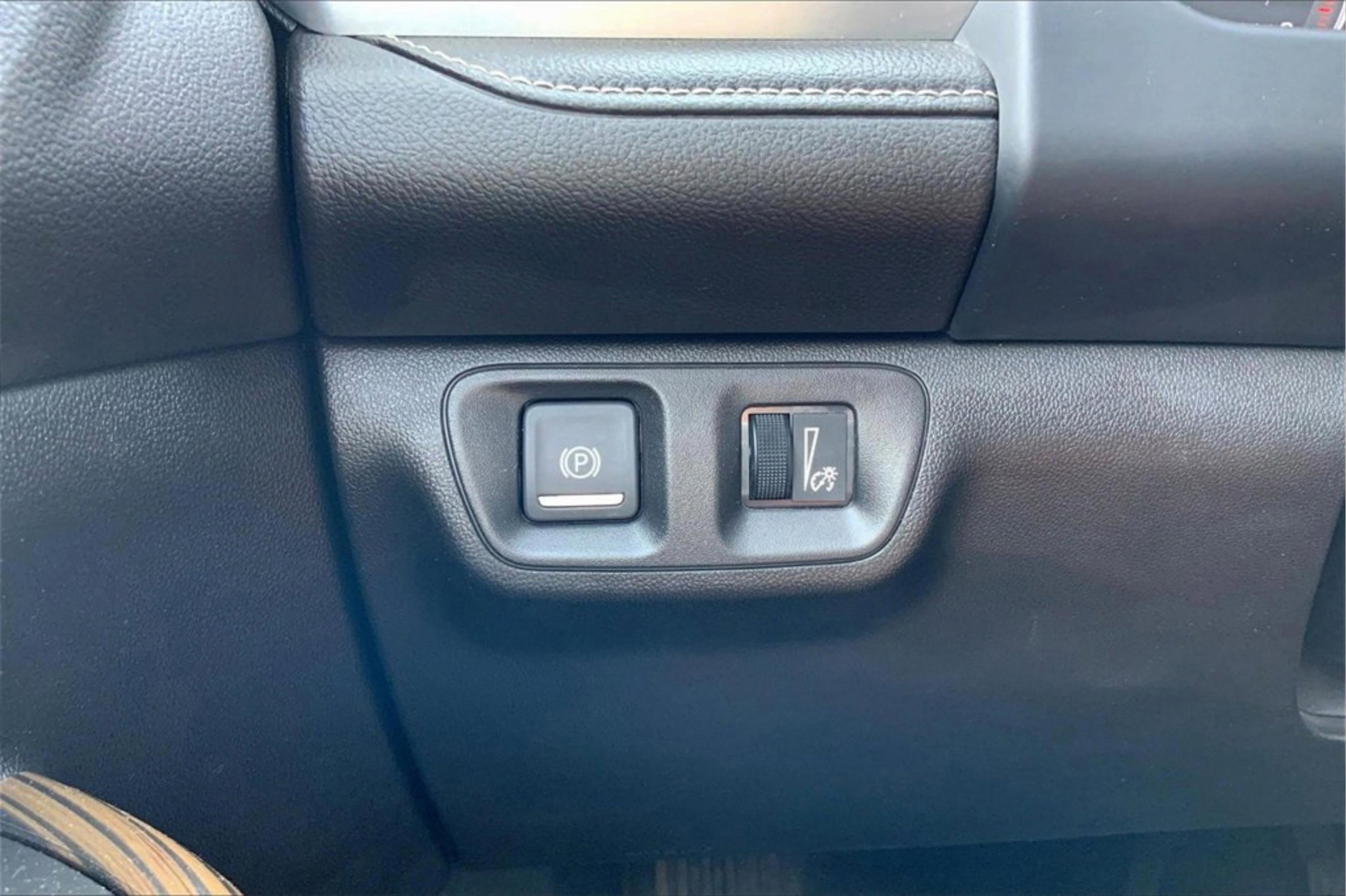 Used 2023 GMC Acadia SLE image 30