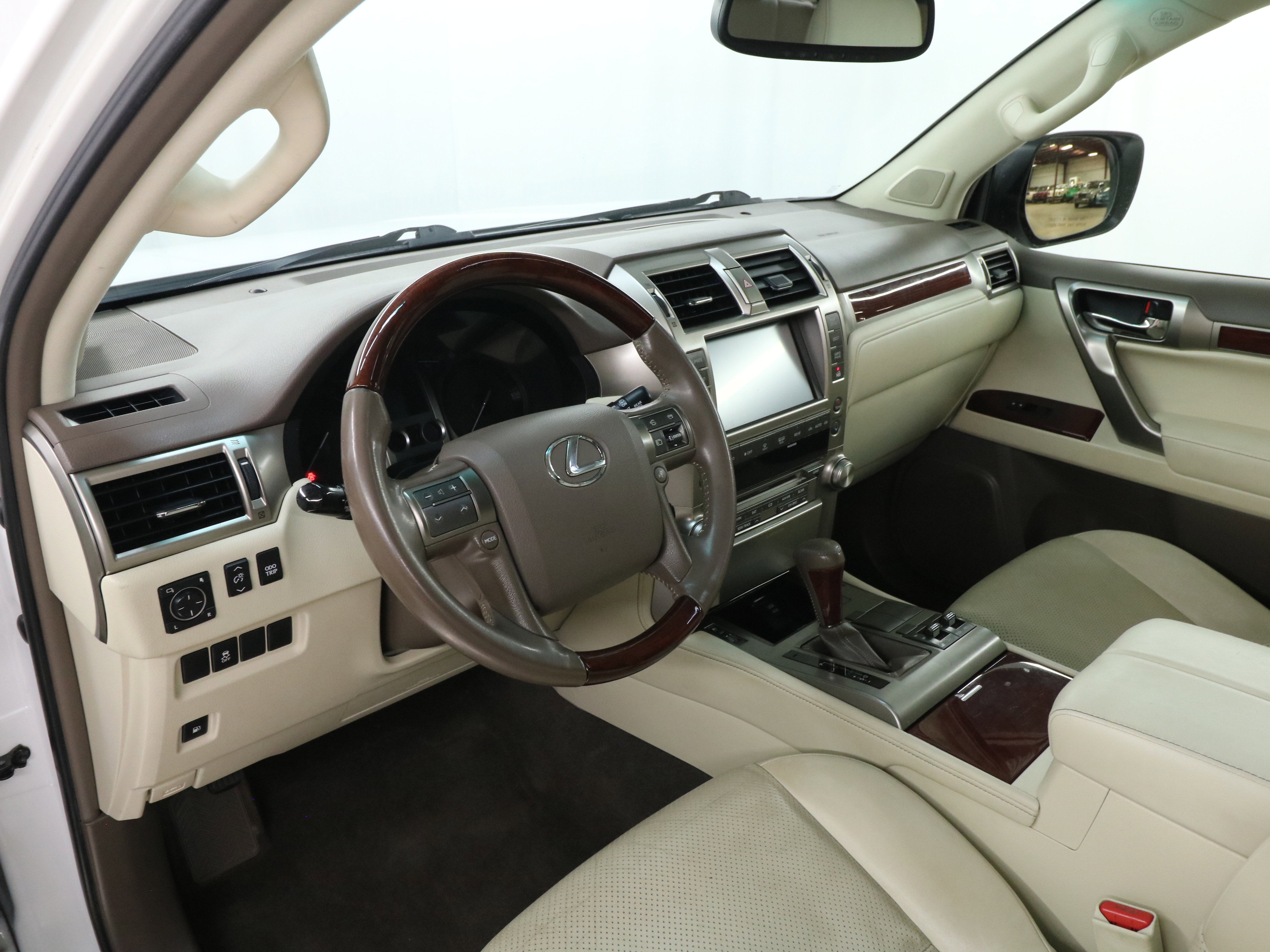 Used 2013 Lexus GX 460 image 9