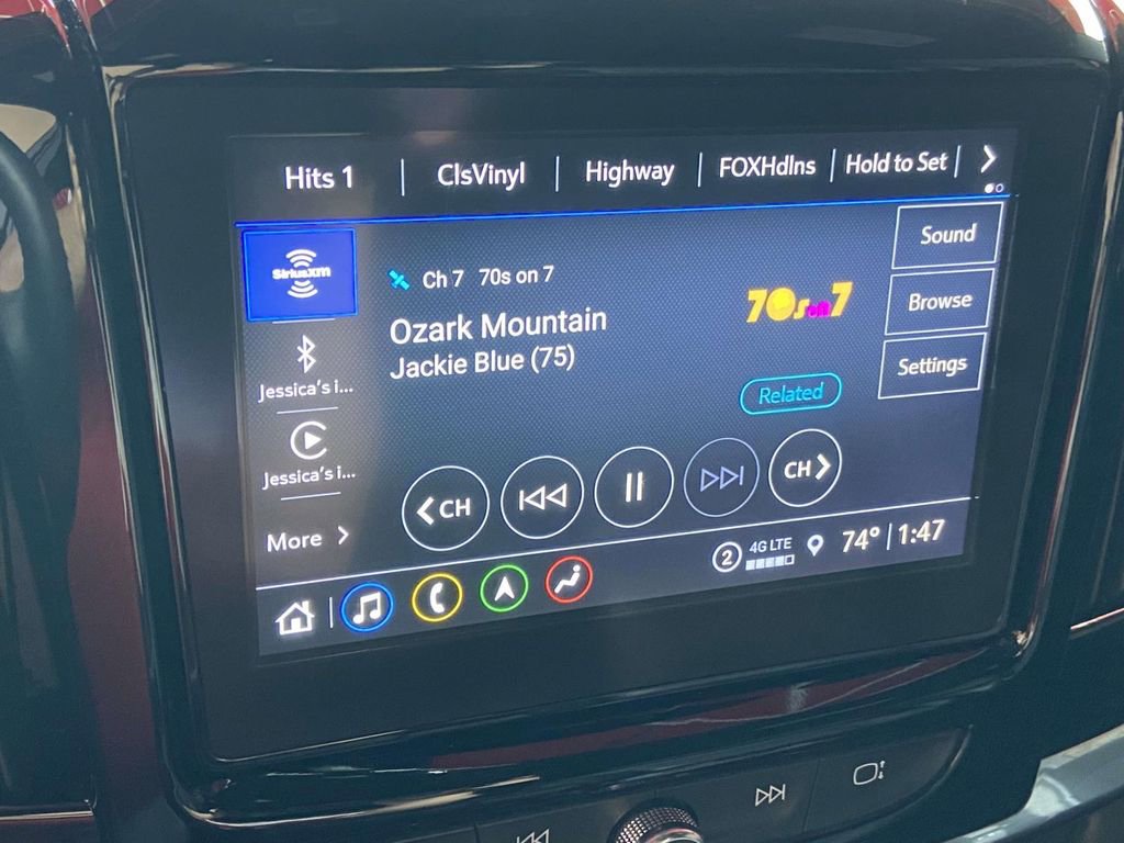 Used 2023 Chevrolet Traverse RS image 29