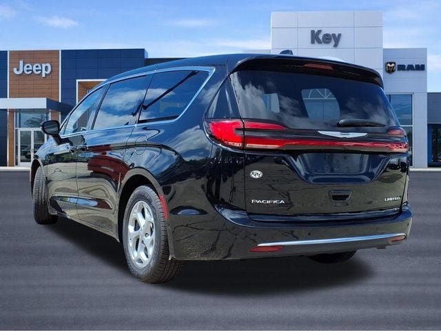 Used 2024 Chrysler Pacifica Limited FWD image 3
