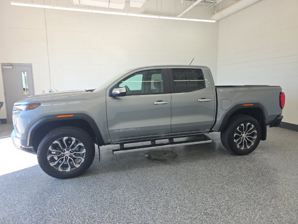 Used 2025 GMC Canyon Denali AWD/4WD image 2