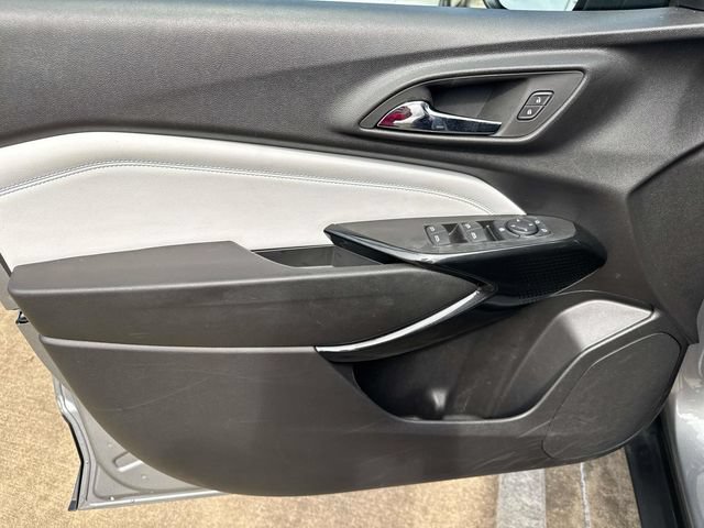 Used 2025 Chevrolet Trax LT w/ LT Convenience Package FWD image 25