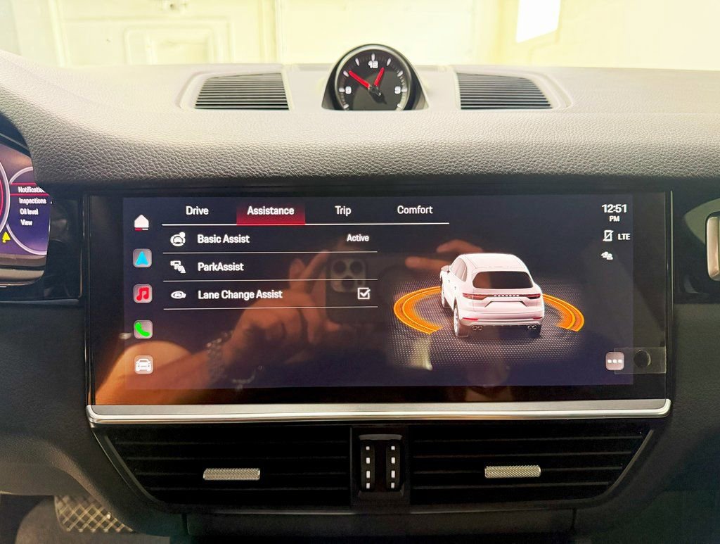 Used 2022 Porsche Cayenne Platinum Edition image 26