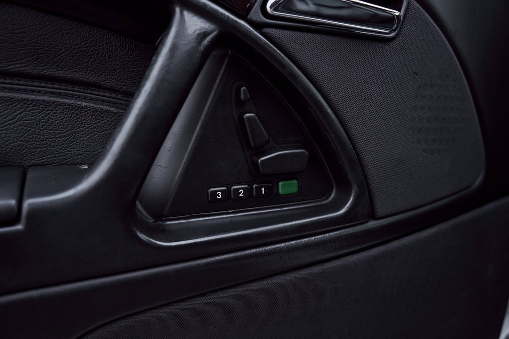 Used 2002 Mercedes-Benz SL 500 w/ SL2 Option Pkg image 30