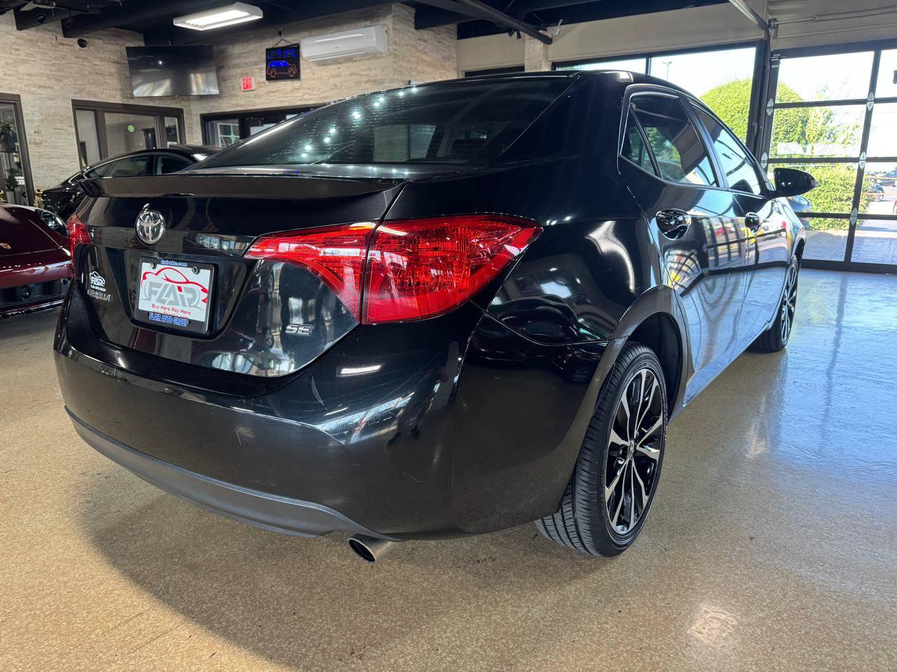 Used 2017 Toyota Corolla SE FWD image 7