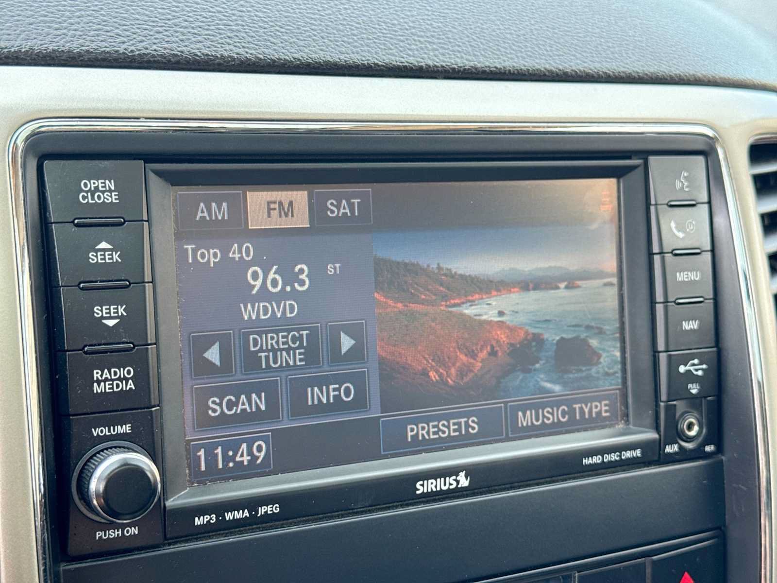 Used 2011 Jeep Grand Cherokee Limited AWD/4WD image 18