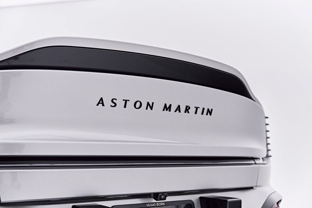 Used 2025 Aston Martin Vanquish RWD image 27