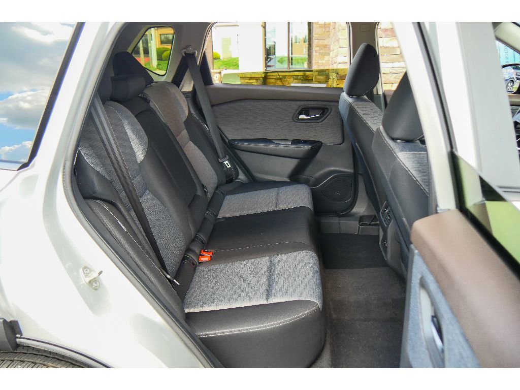 Used 2023 Nissan Rogue SV AWD/4WD image 18