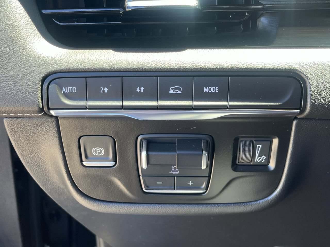 Used 2024 Cadillac Escalade Sport AWD/4WD image 17