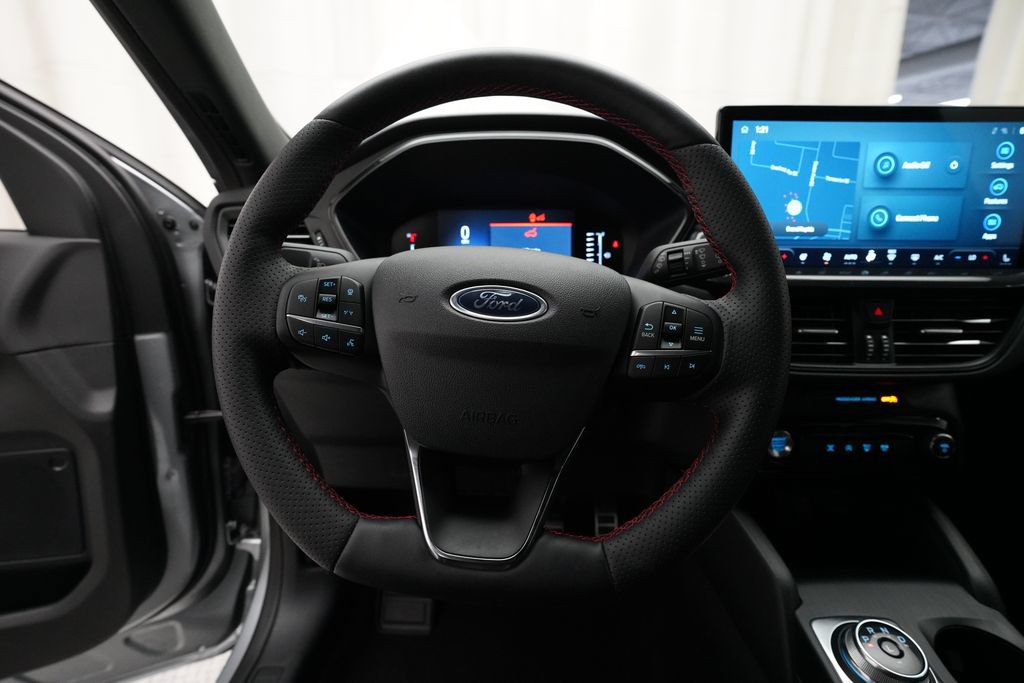 Used 2024 Ford Escape ST-Line w/ Tech Pack #1 AWD/4WD image 4