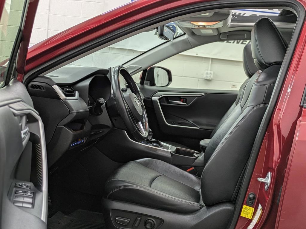 Used 2021 Toyota RAV4 Limited image 3