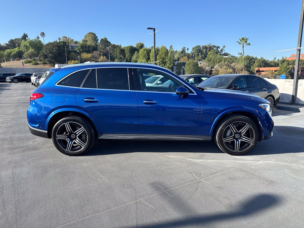 Used 2023 Mercedes-Benz GLC 300 image 4
