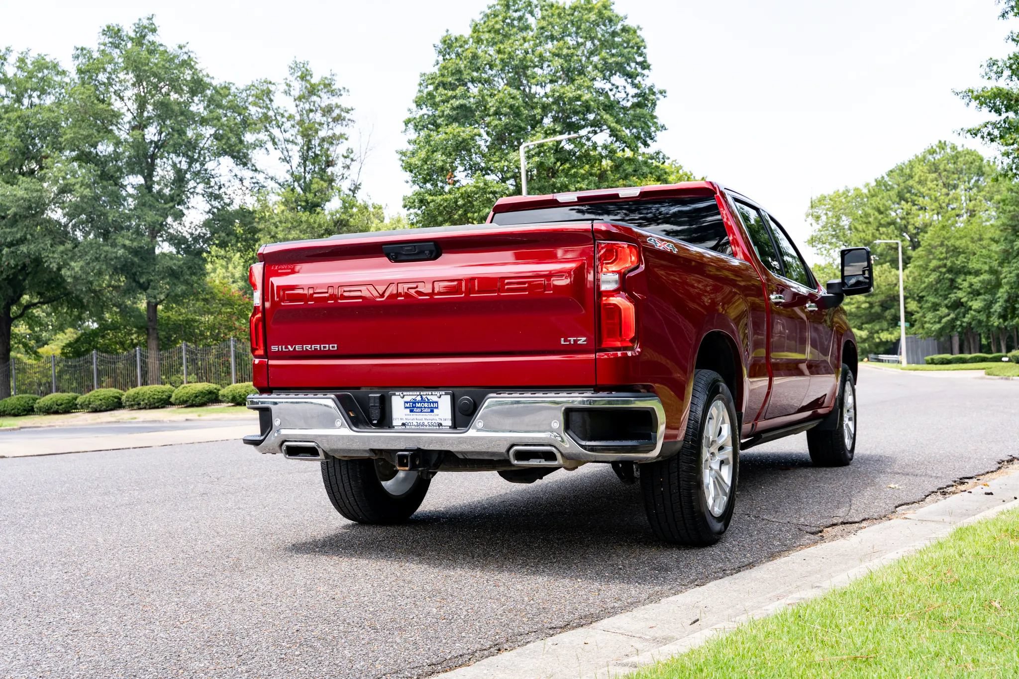 Used 2024 Chevrolet Silverado 1500 LTZ AWD/4WD image 6