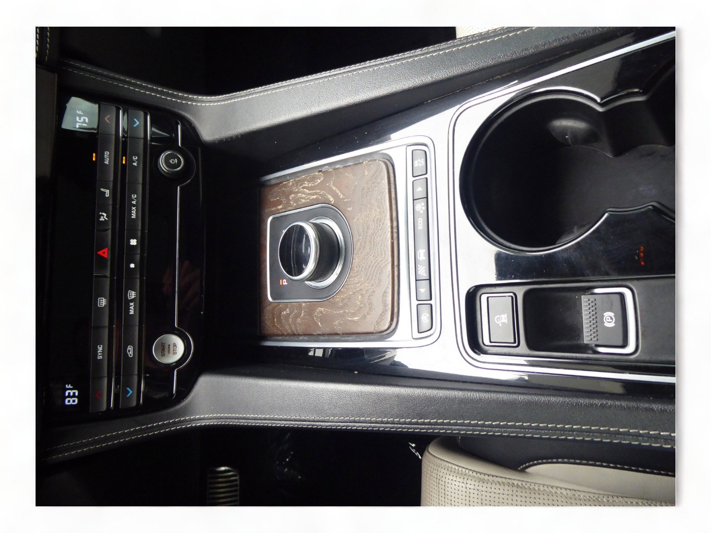 Used 2017 Jaguar F-PACE R-Sport image 14