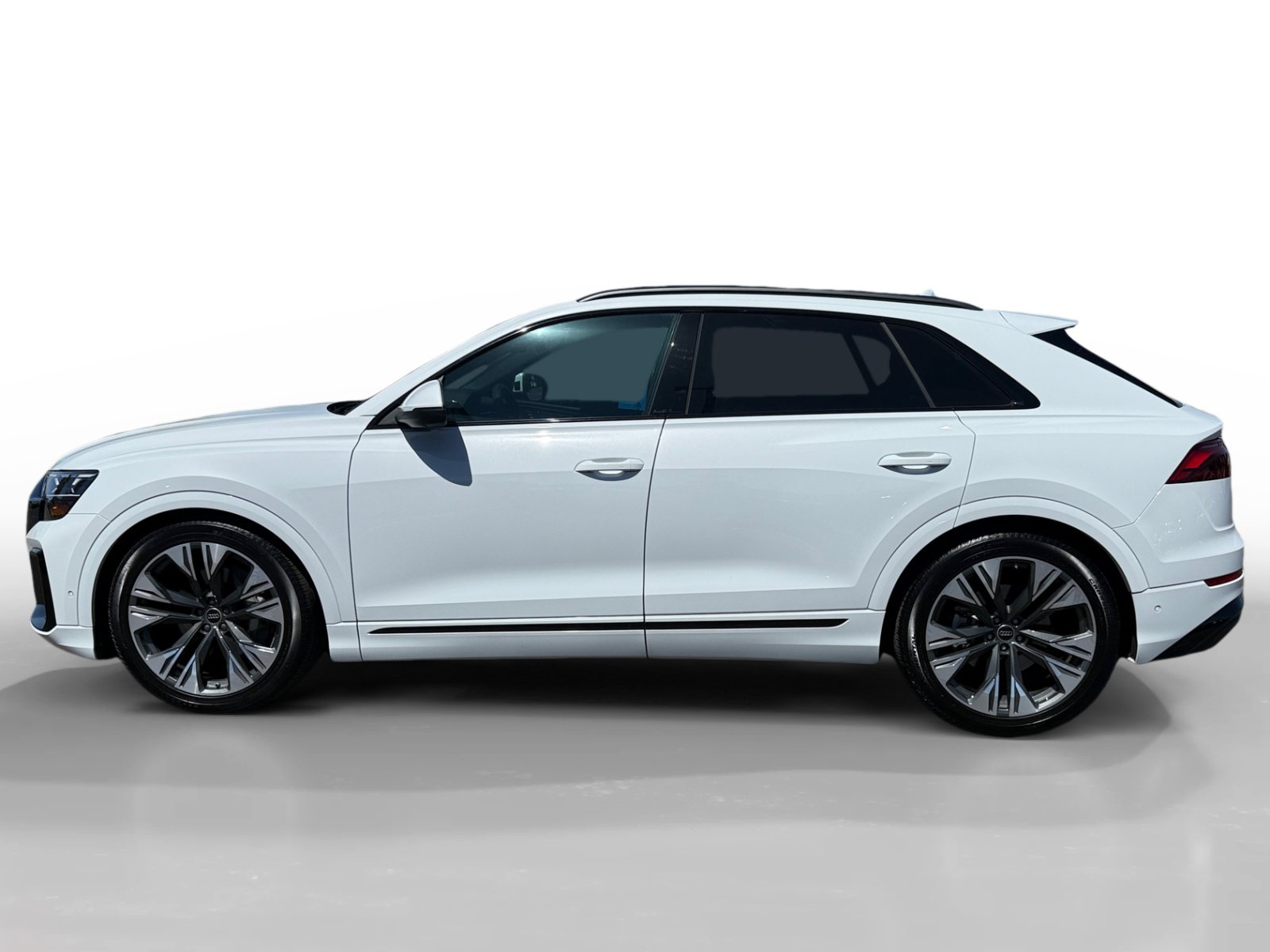 Used 2025 Audi Q8 Prestige AWD/4WD image 2