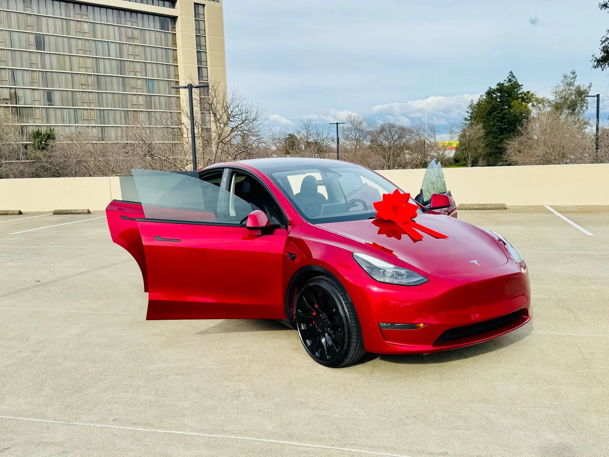 Used 2024 Tesla Model Y Performance image 36