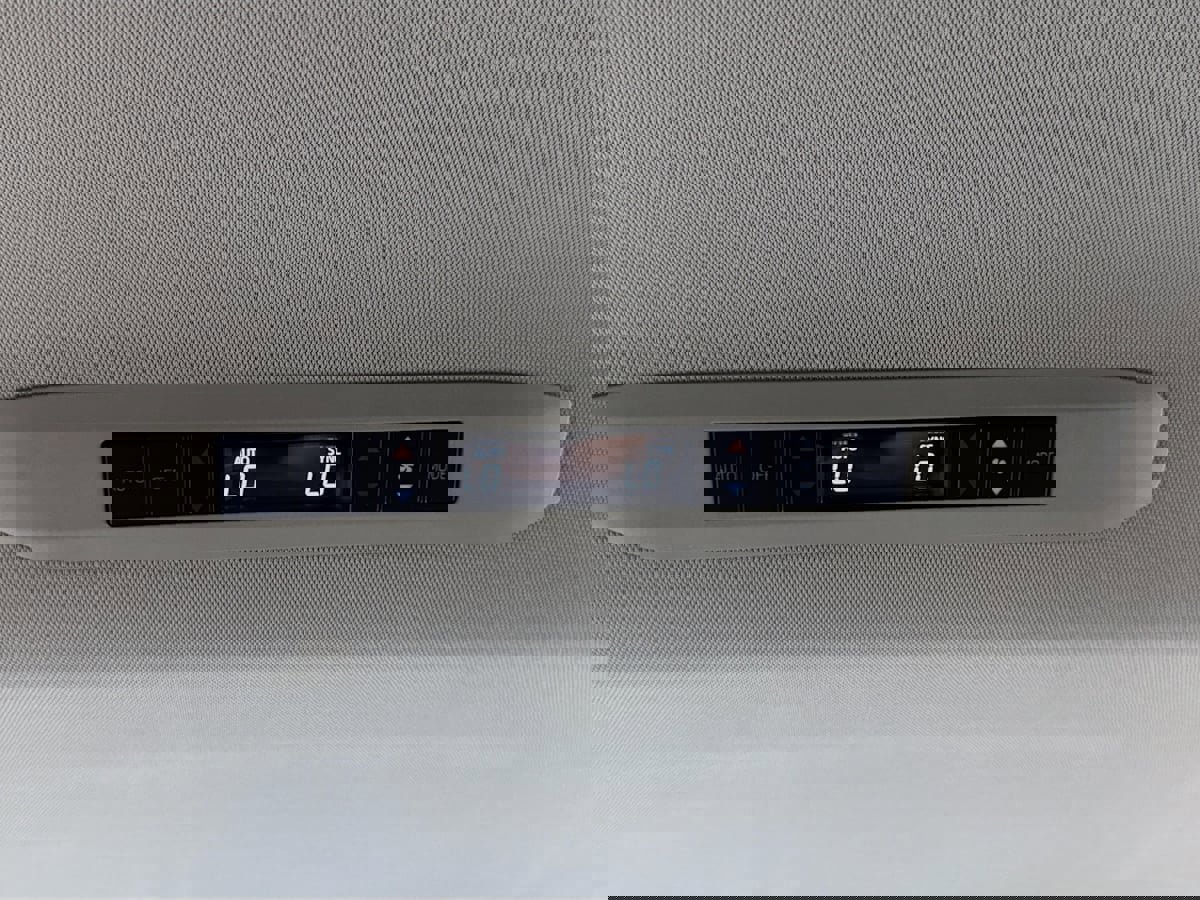 Used 2024 Toyota Sienna XLE image 29