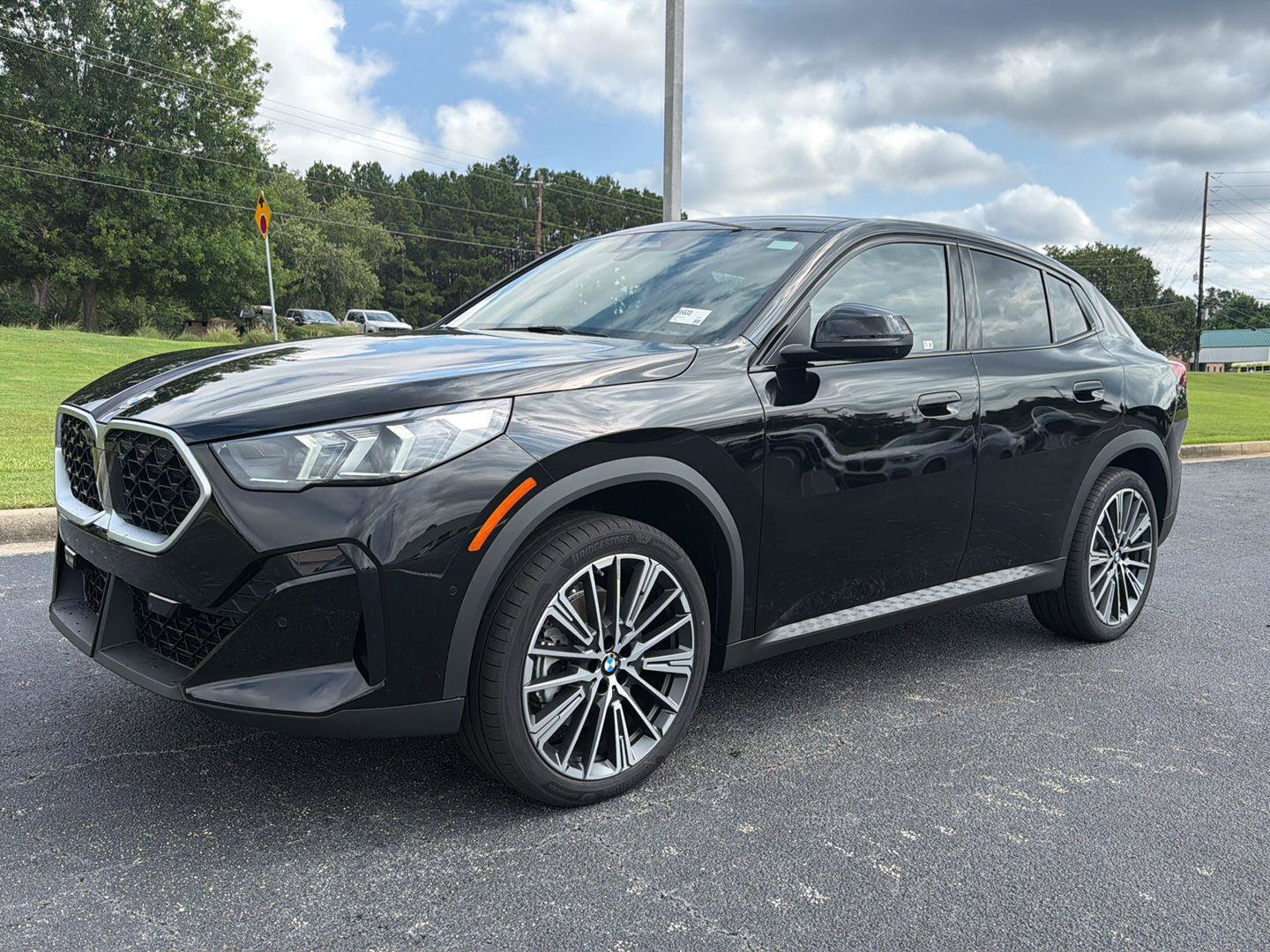 New 2026 BMW X2 xDrive28i w/ Technology Package AWD/4WD image 2