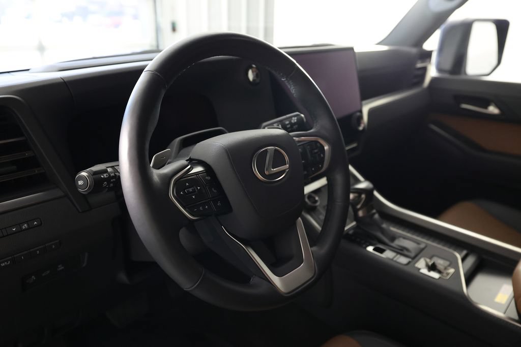 Used 2025 Lexus GX 550 w/ Accessory Package (2T) AWD/4WD image 19