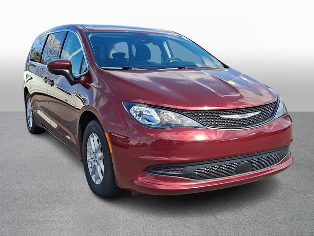 Used 2023 Chrysler Voyager LX image 3