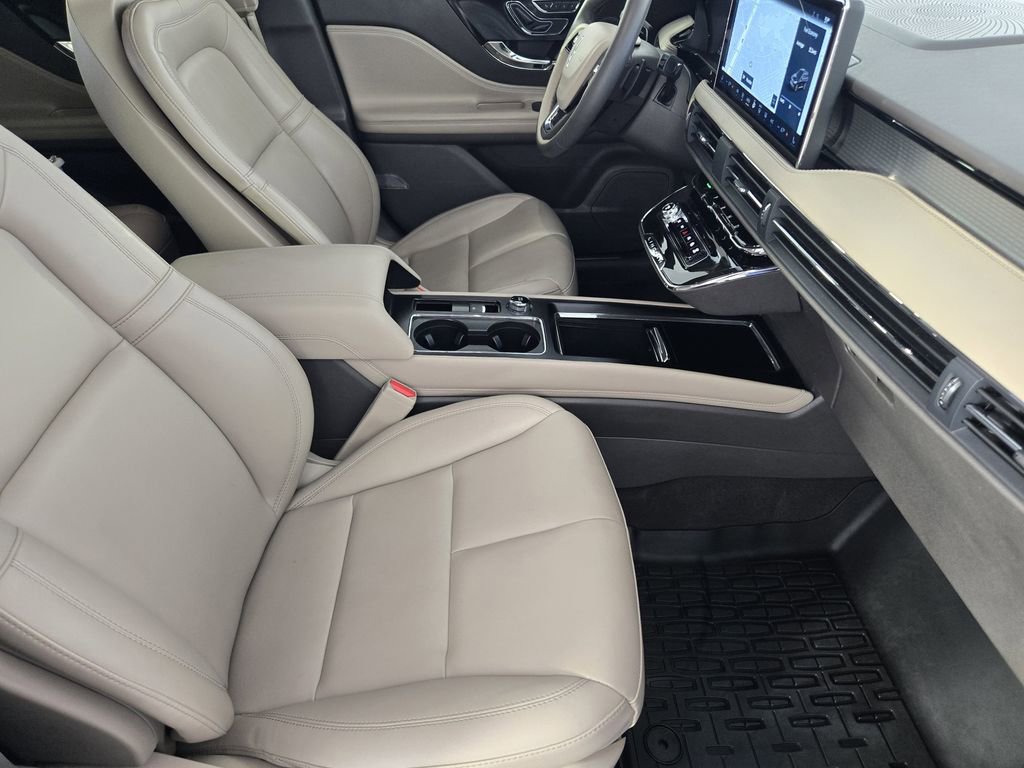 Used 2024 Lincoln Corsair FWD image 15
