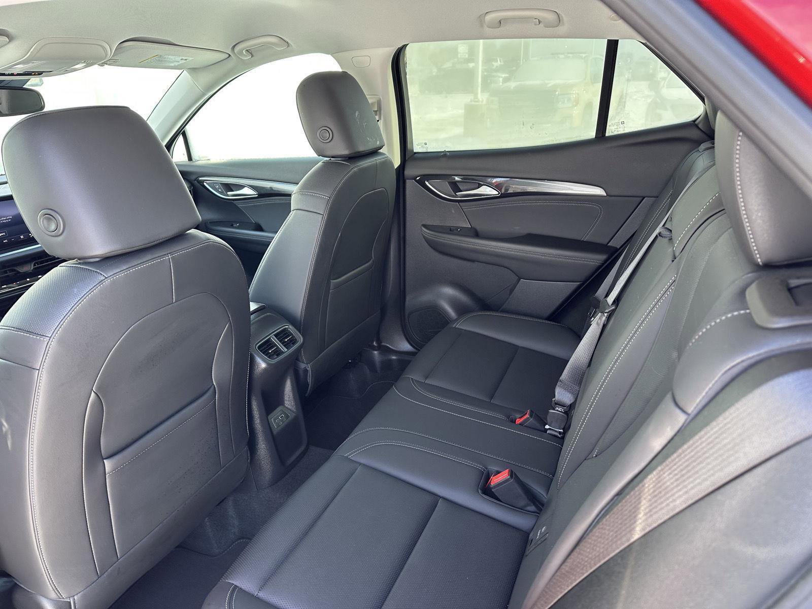 Used 2025 Buick Envision Preferred image 16